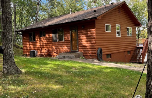 Breezy Point Cabin | Updated Cabin on Lake Ossawinnamakee w/Paddle Boards & Peddle Boat!
