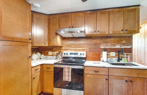 Conover Cabin | Updated Conover Cabin w/Nearby Boating Access!