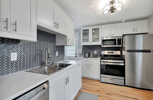 Bloomington House | Updated cozy 2 Bedroom