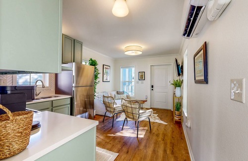 Ocean Springs Cabin | Updated Downtown Cottage - Community Garden Access