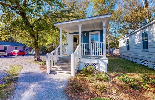 Ocean Springs Cabin | Updated Downtown Cottage - Community Garden Access