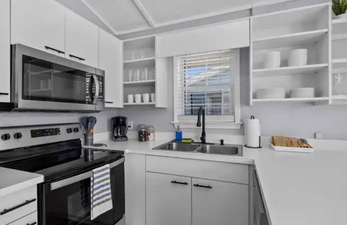 Atlantic Beach Cottage | Updated FULL Duplex - Perfect Large Fam Vacay Spot
