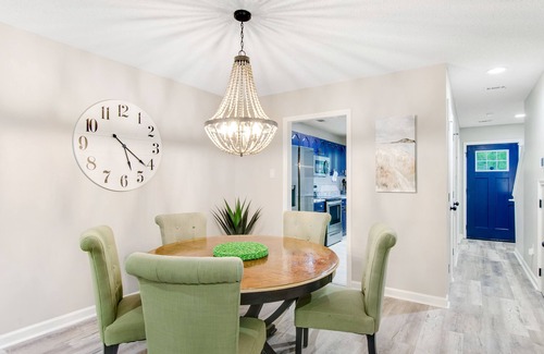 Savannah House | Updated ground-floor condo with patio, AC, & washer/dryer - dogs welcome