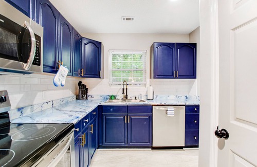 Savannah House | Updated ground-floor condo with patio, AC, & washer/dryer - dogs welcome