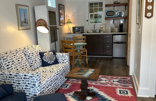 Morehead City House | Updated Guest House in Beaufort Historic District-Walkable to Front Street!