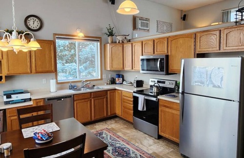 Moorhead House | Updated home - great yard!