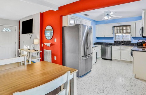 South Pinellas Community Council House | Updated home on a corner lot with a private pool - short drive to the beach