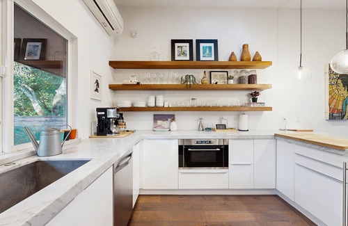 Healdsburg House | Updated home w/bocce ball court, large yard, deck & grill - Russian River views
