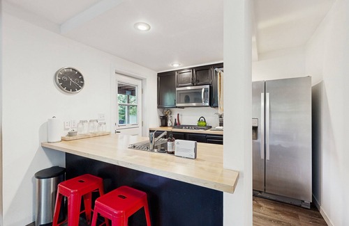 Healdsburg House | Updated home w/bocce ball court, large yard, deck & grill - Russian River views