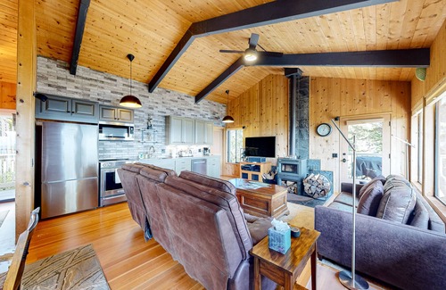 Gualala House | Updated home with ocean views, private hot tub, fire table, outdoor kitchen