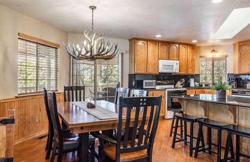 Upper Moonridge House | Updated home with spa, pool and ping-pong tables, king suite, bunk room + more!