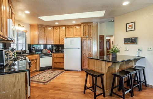 Upper Moonridge House | Updated home with spa, pool and ping-pong tables, king suite, bunk room + more!