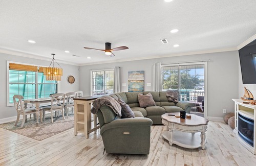 Surfside Beach House | UPDATED in 2024. 150 Yards from the beach, private pool & golf cart.