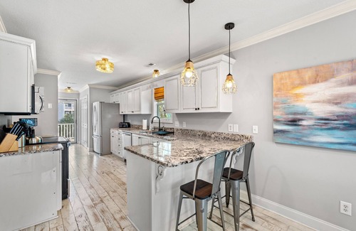 Surfside Beach House | UPDATED in 2024. 150 Yards from the beach, private pool & golf cart.