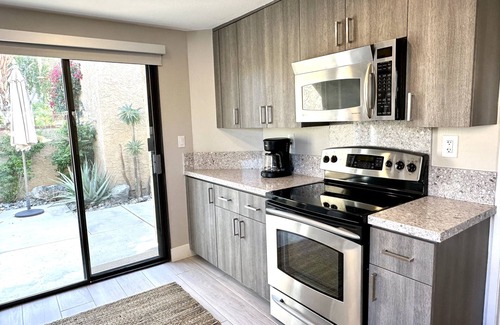 Summit Condo | Updated Ironwood Country Club condo, 27/7 Gated community. 5 min to El Paseon