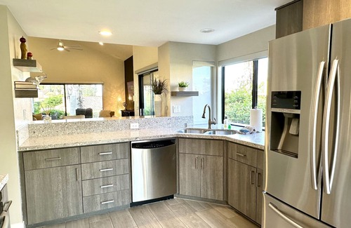 Summit Condo | Updated Ironwood Country Club condo, 27/7 Gated community. 5 min to El Paseon