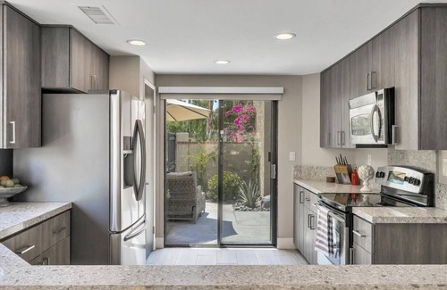 Summit Condo | Updated Ironwood Country Club condo, 27/7 Gated community. 5 min to El Paseon