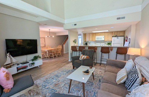 Ocean Ridge House | Updated Lagoon View TH, 3 BR, 2.5 BA, Sleeps 8-Amenities Pass Included-Golf Cart