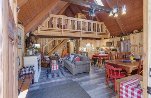 Packwood House | Updated Mt Rainier Cabin near White Pass and Cowlitz River - Mama Bear Chalet