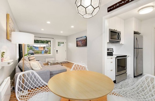 Shoreline House | Updated NE Seattle · 2BR · Yard · Near Light Rail