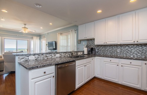 Edisto Island Condo | Updated Second Floor Condo w/Free Pool Access; Direct Beach Access; Cable TV/WiFi Access