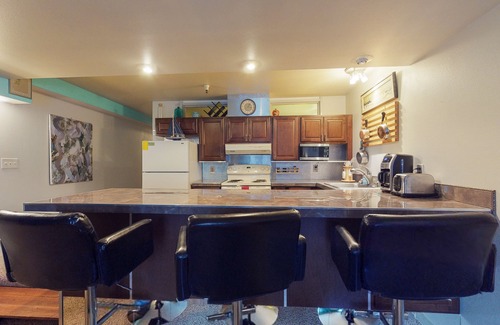 Alyeska Condo | Updated ski-in/ski-out condo with game room & sauna