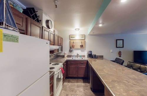 Alyeska Condo | Updated ski-in/ski-out condo with game room & sauna