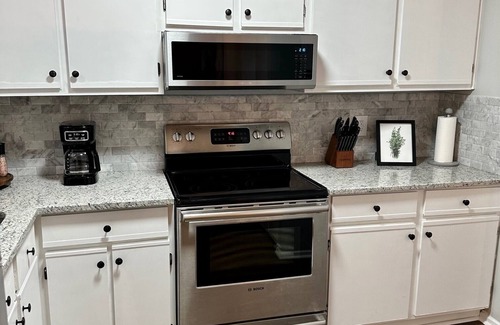 Columbia House | Updated Townhome Close to I20/26