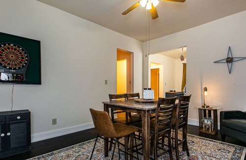 Dubuque House | Updated townhouse minutes from downtown