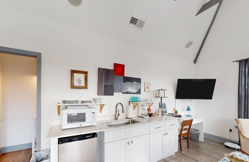 Summerhill Apartment | Updated walk-up apartment with private patio - close to zoo and ballpark