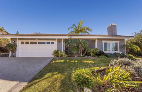 Thousand Oaks House | Upgraded single story home - prime location! Approx 30 miles of Malibu, LA & SB!