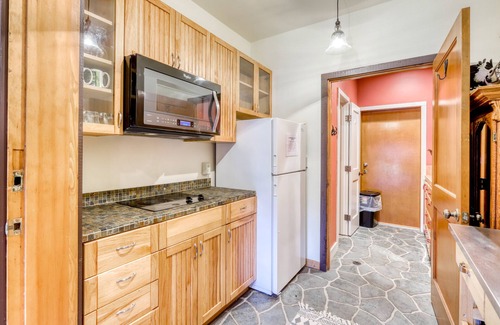 Berry Glenn Apartment | Upgraded two-story loft with mountain views and gas fireplace