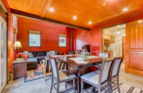 Berry Glenn Apartment | Upgraded two-story loft with mountain views and gas fireplace