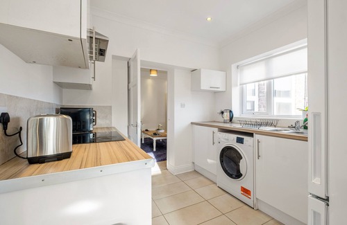 Gosforth Apartment | Upmarket Apartment with Parking