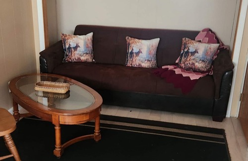 White Mills House | Upper floor of charming 2 story house in central Hawley with WiFi