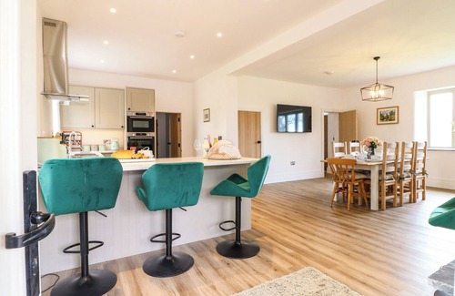 Hulme End Cottage | UPPER HURST FARMHOUSE, family friendly, with hot tub in Hartington