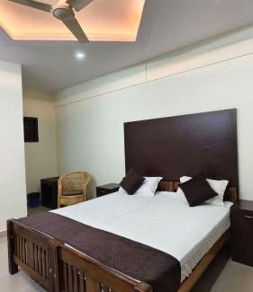 Pala Hotel | UPPERCREST RESIDENCY PALA