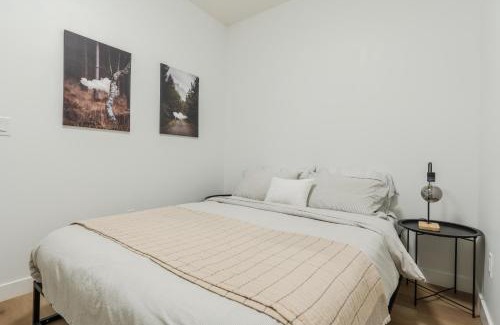 Capitol Hill Apartment | Upscale 1 Bedroom Suite Near Downtown, Free Wifi and Coffee