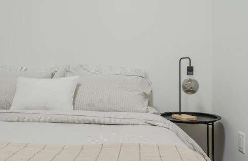 Capitol Hill Apartment | Upscale 1 Bedroom Suite Near Downtown, Free Wifi and Coffee