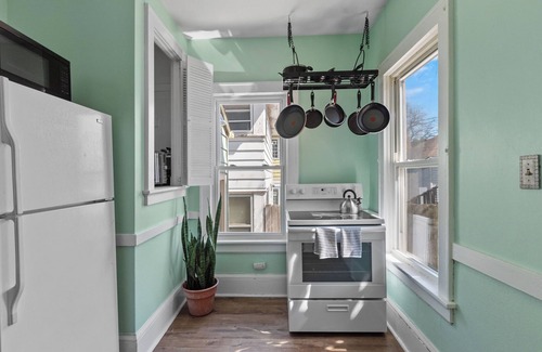 Bay View Apartment | Upscale 2 Bedroom in Bay View! lower OK