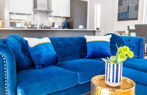 Cedars House | Upscale 2BR 4story Condo Downtown Dallas w/Rooftop Terrace & Skyline View