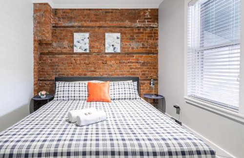 Central Hamilton Apartment | Upscale 2BR Condo with Netflix - Prime Location