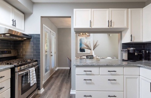 St. Catharines House | Upscale 3BR Designer House with POOL!