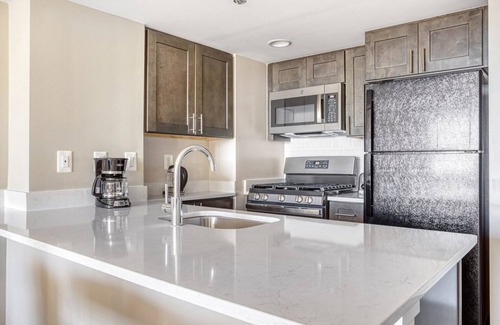 Court House Apartment | Upscale Clarendon 1BR w/Gym, W/D & Doorman, walk to Metro, by Blueground