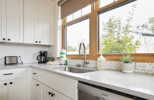 Blowing Rock Condo | Upscale Condo in Downtown Blowing Rock