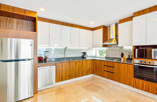 Mismaloya Condo | Upscale condo with wraparound oceanfront view, pool & pool spa