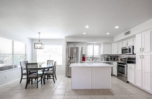 Avondale House | Upscale Desert Escape for gathering - peaceful serenity AND fun!n