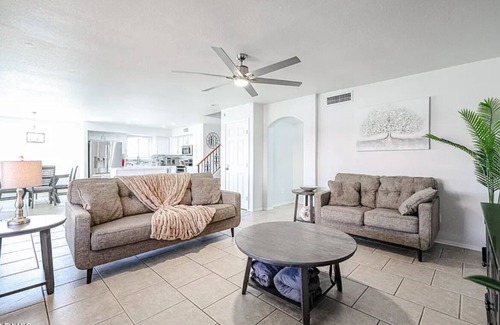 Avondale House | Upscale Desert Escape for gathering - peaceful serenity AND fun!n