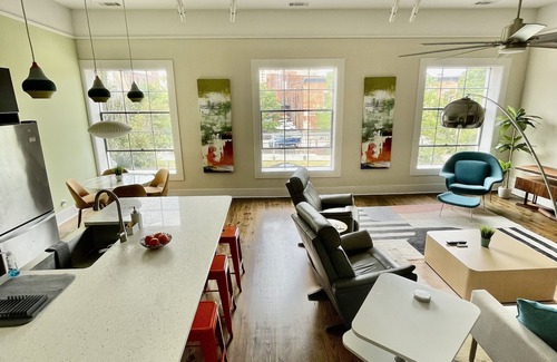 Macon Condo | Upscale Downtown Luxury Penthouse with PARKING