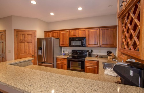Foscoe Condo | Upscale Echota Condo with Forest Views